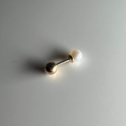 Single stud pearl and gold