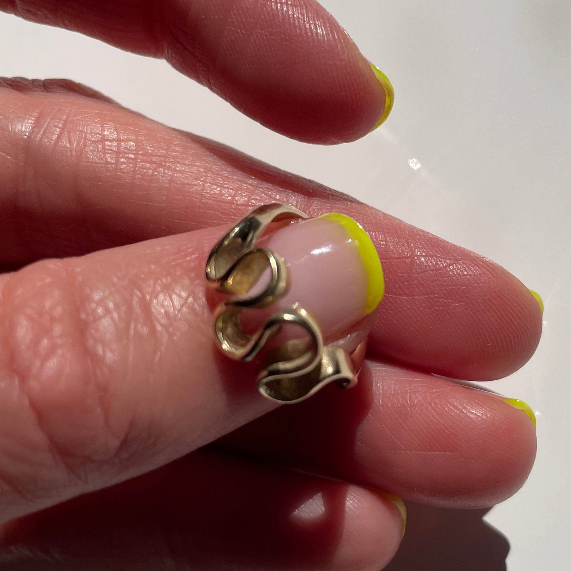 14K wavy gold ring